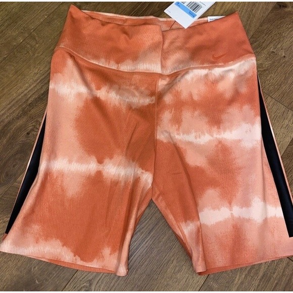Nike Women's Medium One Luxe Mid-Rise Training Bike‎ Shorts 7" Tight Fit - Picture 1 of 4